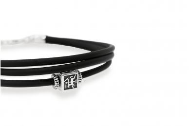 Triple leather bracelet with silver detail 1