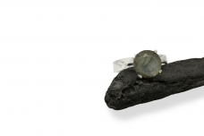 Silver ring with Labradorite