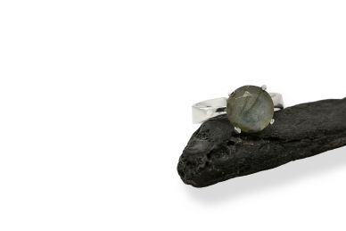 Silver ring with Labradorite