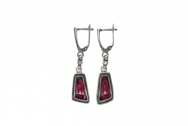 Exclusive earrings with Corundum