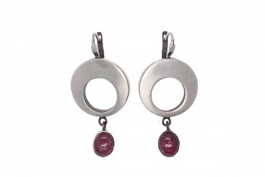 Exclusive earrings with corundum