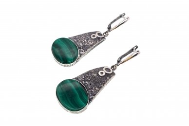 Earrings with malachite 1