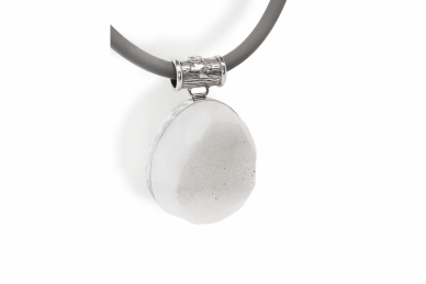 Exclusive pendant with Chalcedony 1