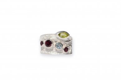 Exclusive ring with Garnet and Peridot