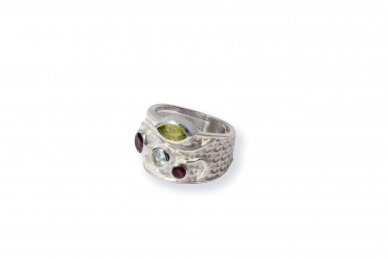 Exclusive ring with Garnet and Peridot 1