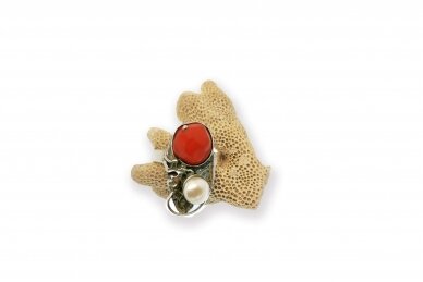 Exclusive ring with Coral and Cultured Pearl 1